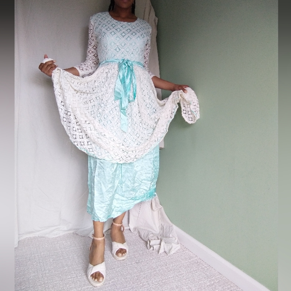 Women's Baby blue and cream lace dress - Picture 4 of 12